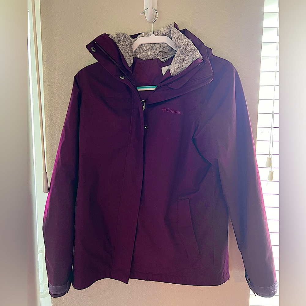 Women’s winter Columbia coat. 2 in 1 coat. Size small, purple.